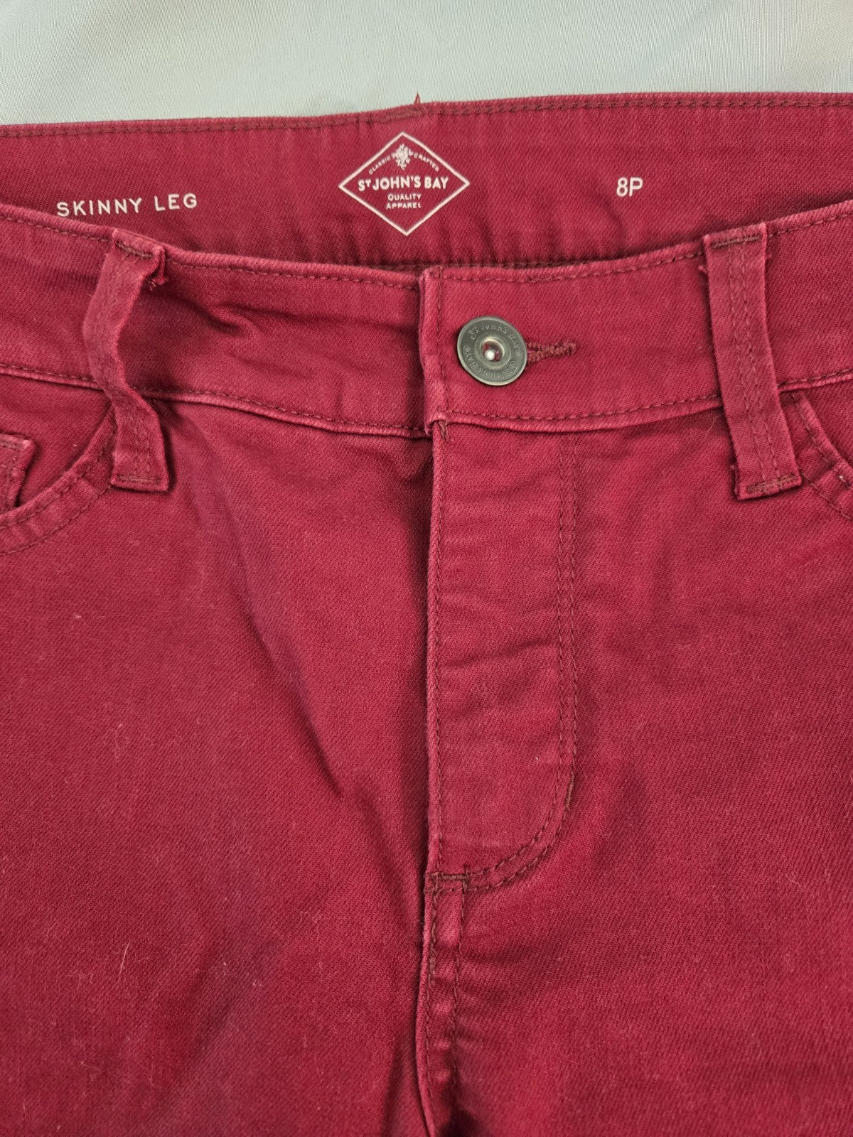 St John's Bay 8P Petite Burgundy Skinny Leg Stretch Denim Jeans Pants Wine Red