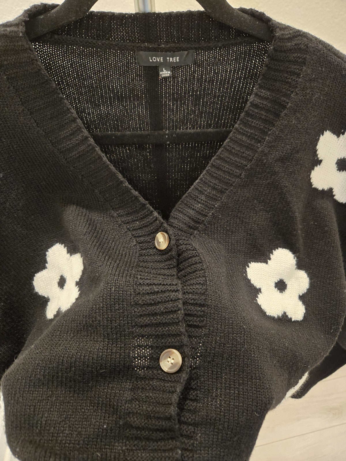Love Tree Women's L Cropped Daisy Floral Cardigan, Black White Knit Sweater