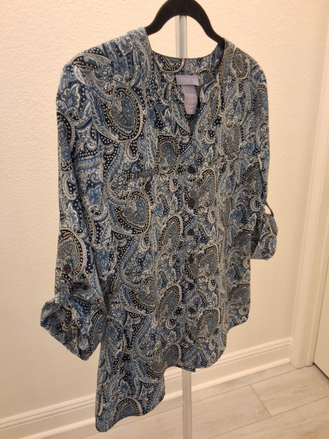 Laura Scott Blue Paisley 3/4 Roll Tab Coastal Grandmother Silky Shirt L NWOT