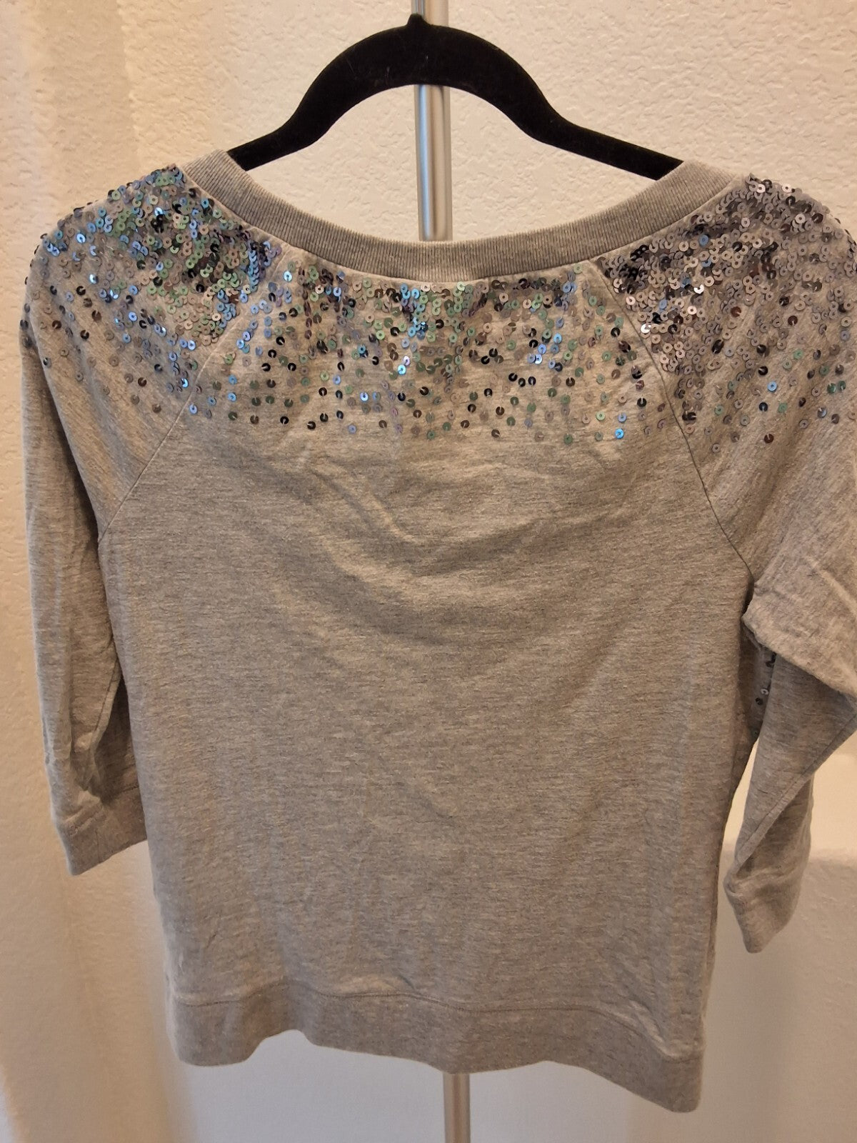 DKNY Size S Womens Gray with Sequins Scoop Neck 3/4 Sleeve Top/Sweatshirt