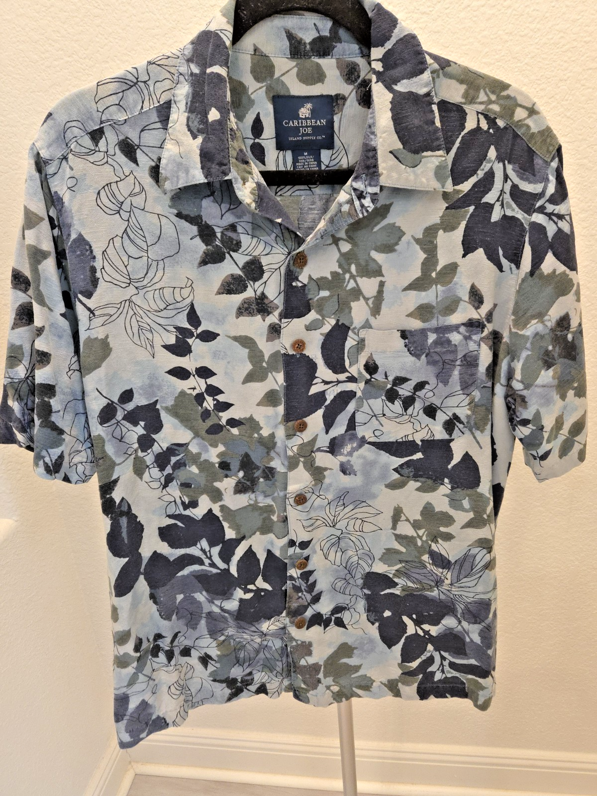 Caribbean Joe Men's 100% Silk Floral Blue Short Sleeve Hawaiian Aloha Shirt M