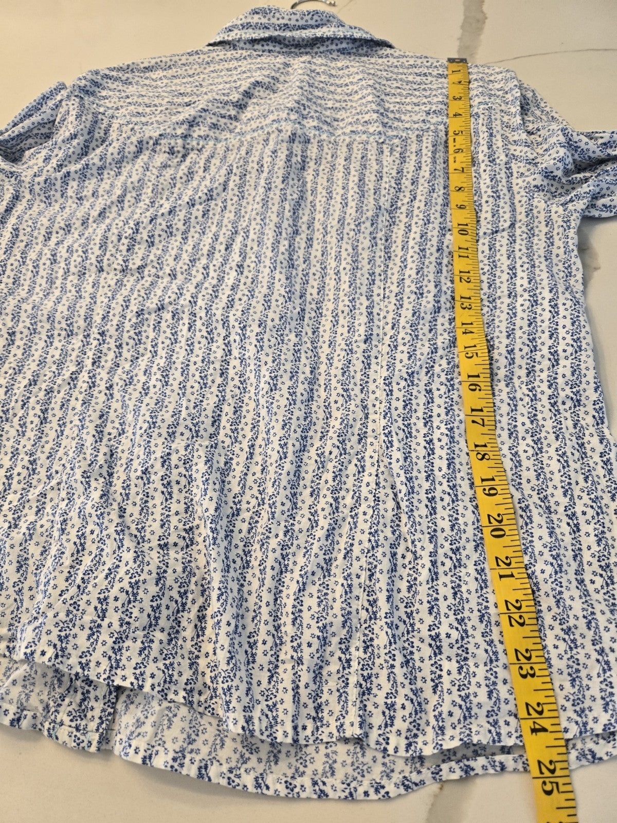 Old Navy XL Western Blue White Floral Pearl Snap Flap Pockets Scallop Edge Shirt