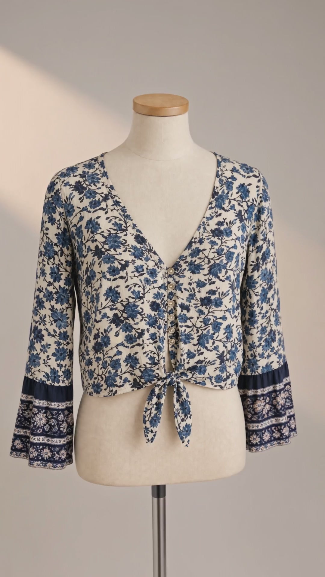 Mannequin Turn Floral Tie-Front Top