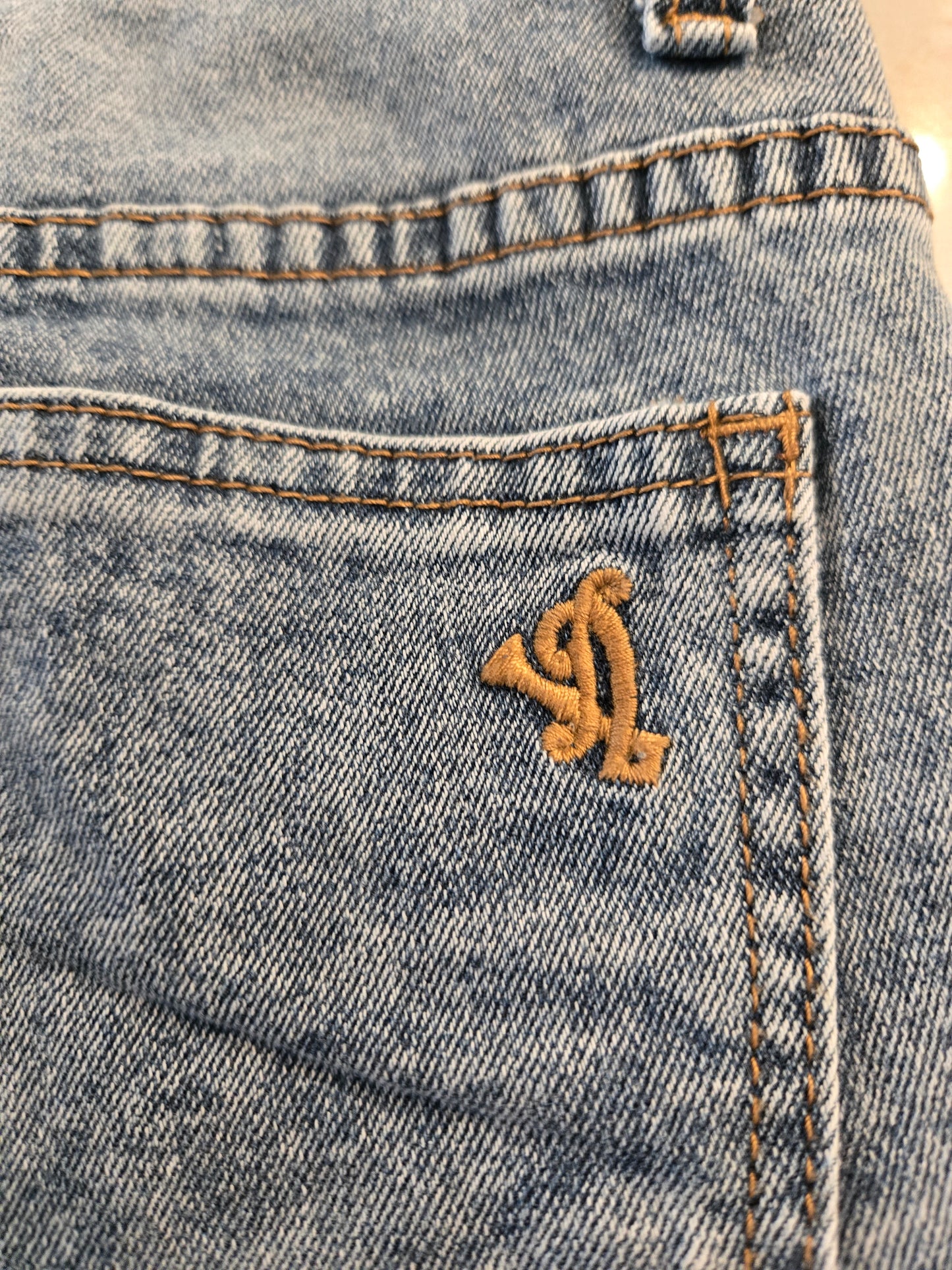 VIP Jeans Size 9/10 NWT Black Star Print Acid Wash Straight Leg Denim Women