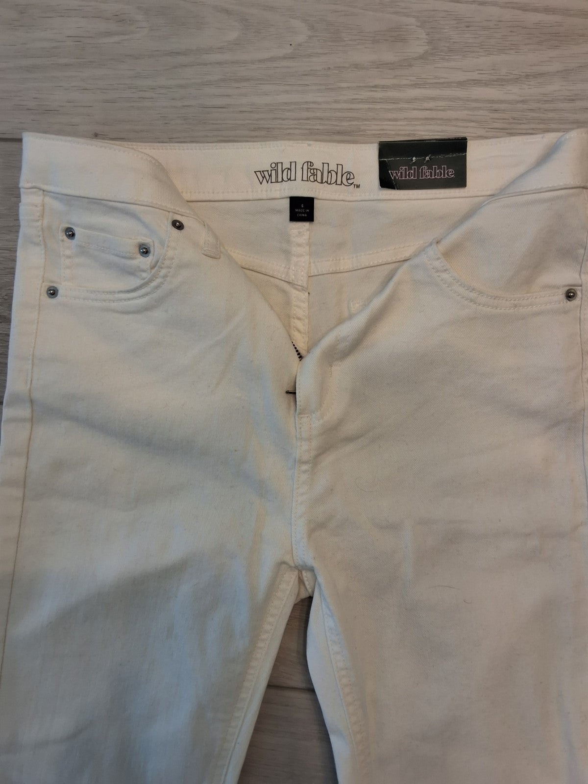 Wild Fable Size 6 Womens High Rise Skinny Distressed at Knee White Jeans NEW