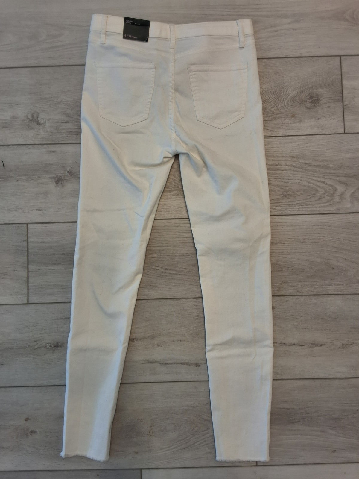 Wild Fable Size 6 Womens High Rise Skinny Distressed at Knee White Jeans NEW