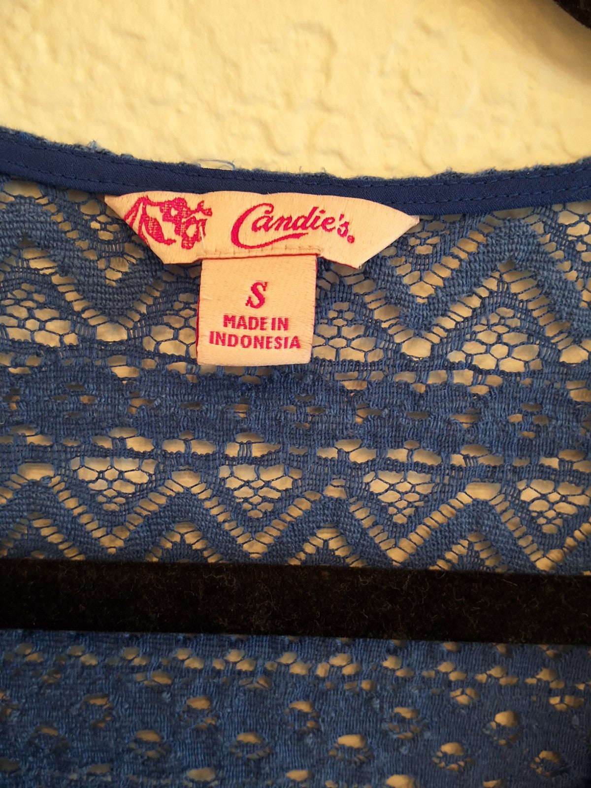 Candie's Blue Short Sleeve Roll Tabs with Pockets Back Lace V-Neck Small