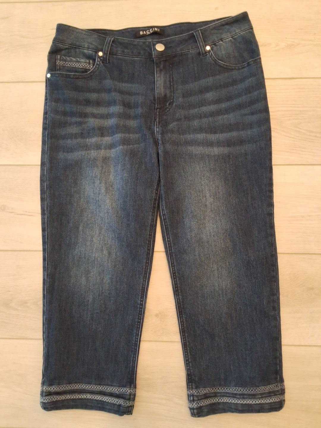 Baccini Capri Embroidered Cuff Cropped Jeans Womens 10 Medium Dark Wash