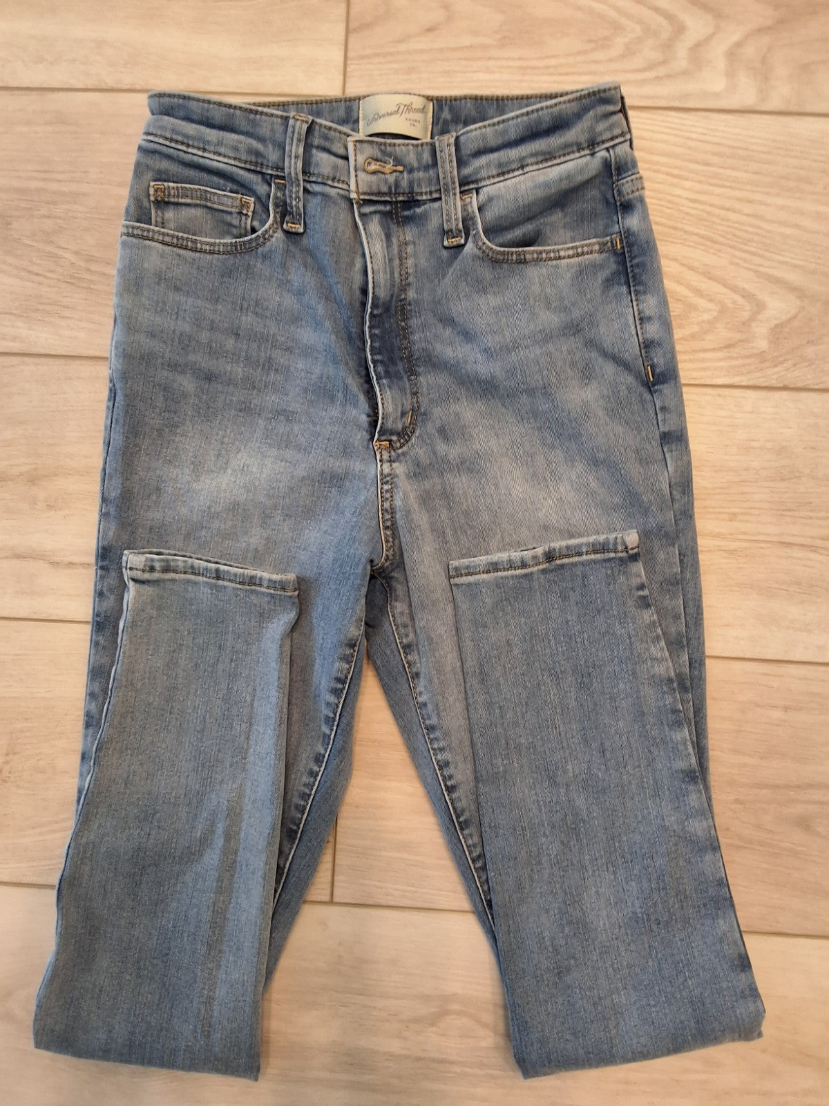 Universal Thread Size 6 / 28R Women's High Rise Skinny Medium Wash Blue Jeans