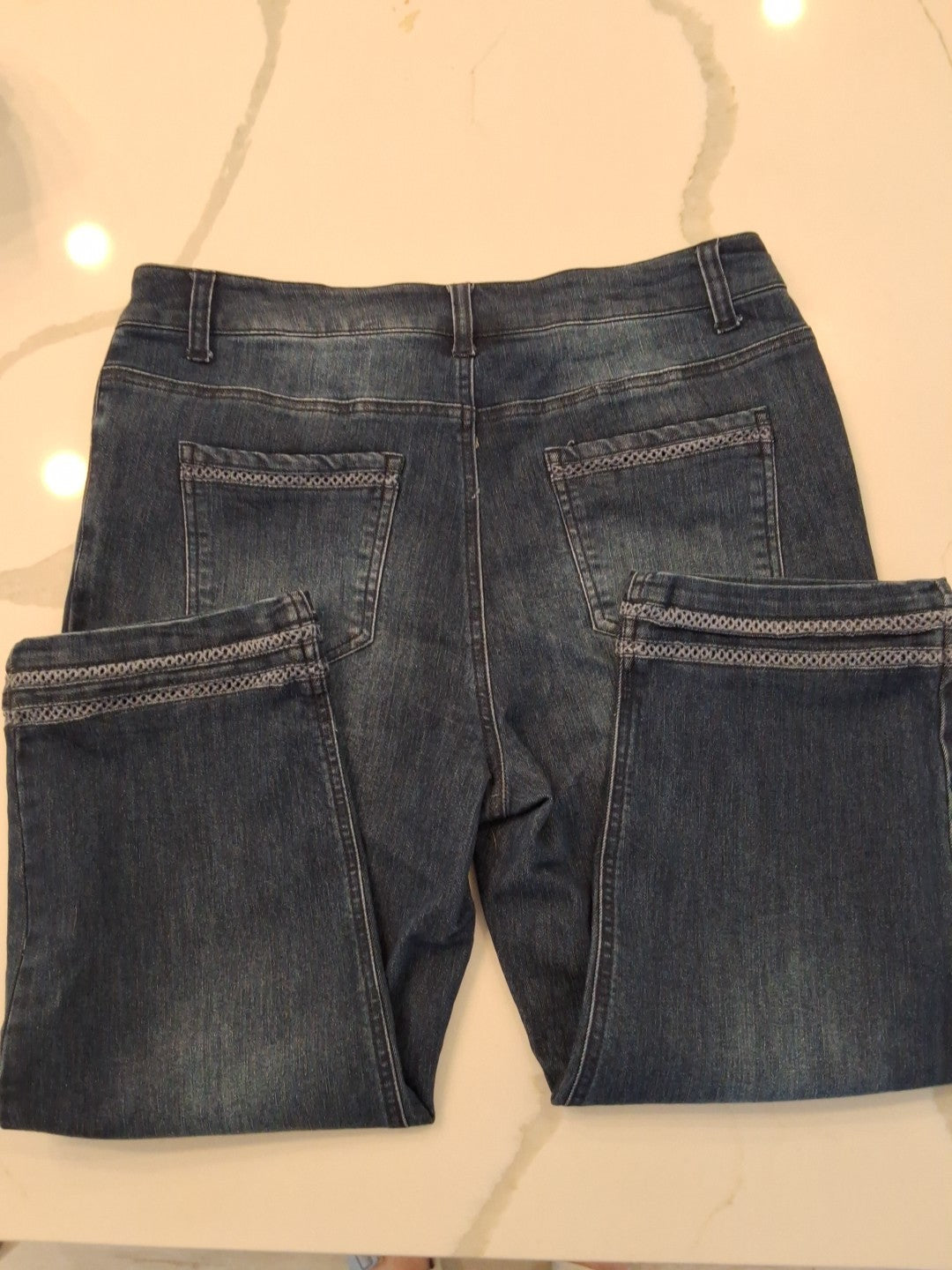 Baccini Capri Embroidered Cuff Cropped Jeans Womens 10 Medium Dark Wash