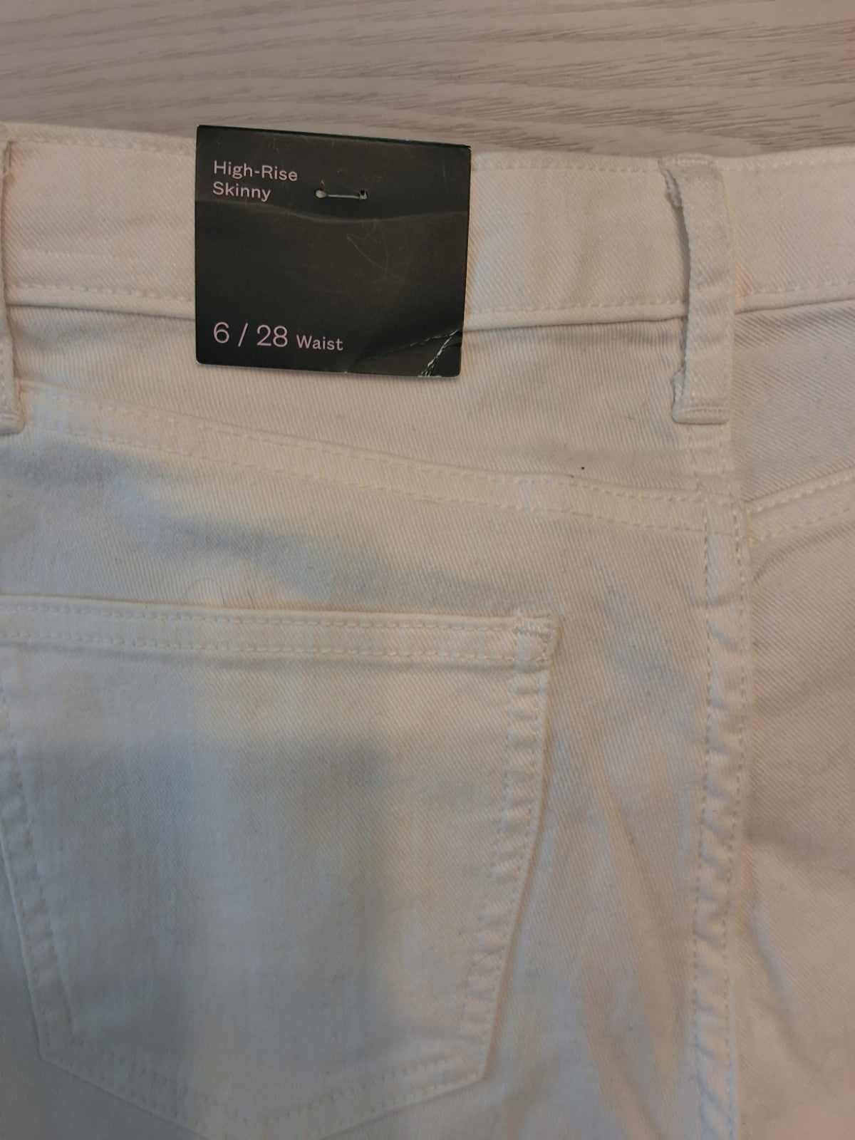 Wild Fable Size 6 Womens High Rise Skinny Distressed at Knee White Jeans NEW