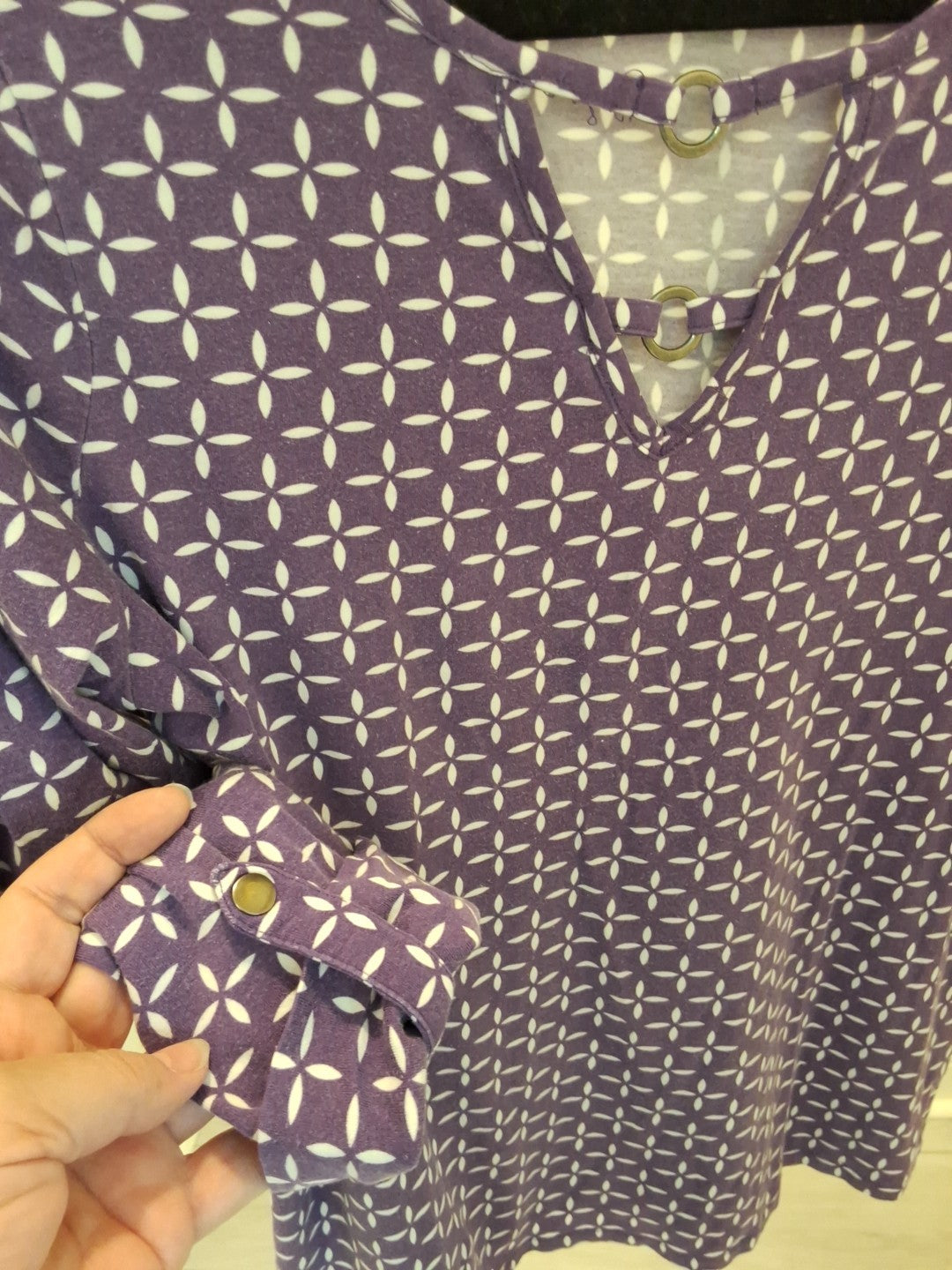 Lee Riders M Purple Geometric Roll-Tab Sleeve V-Neck Blouse Ring Detail Tunic