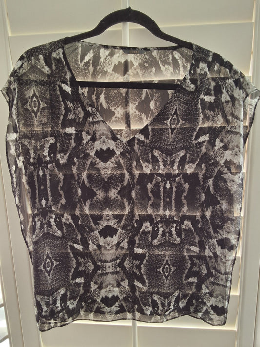 Guess Size S Womens Black White Front Lined With Logo Blouse