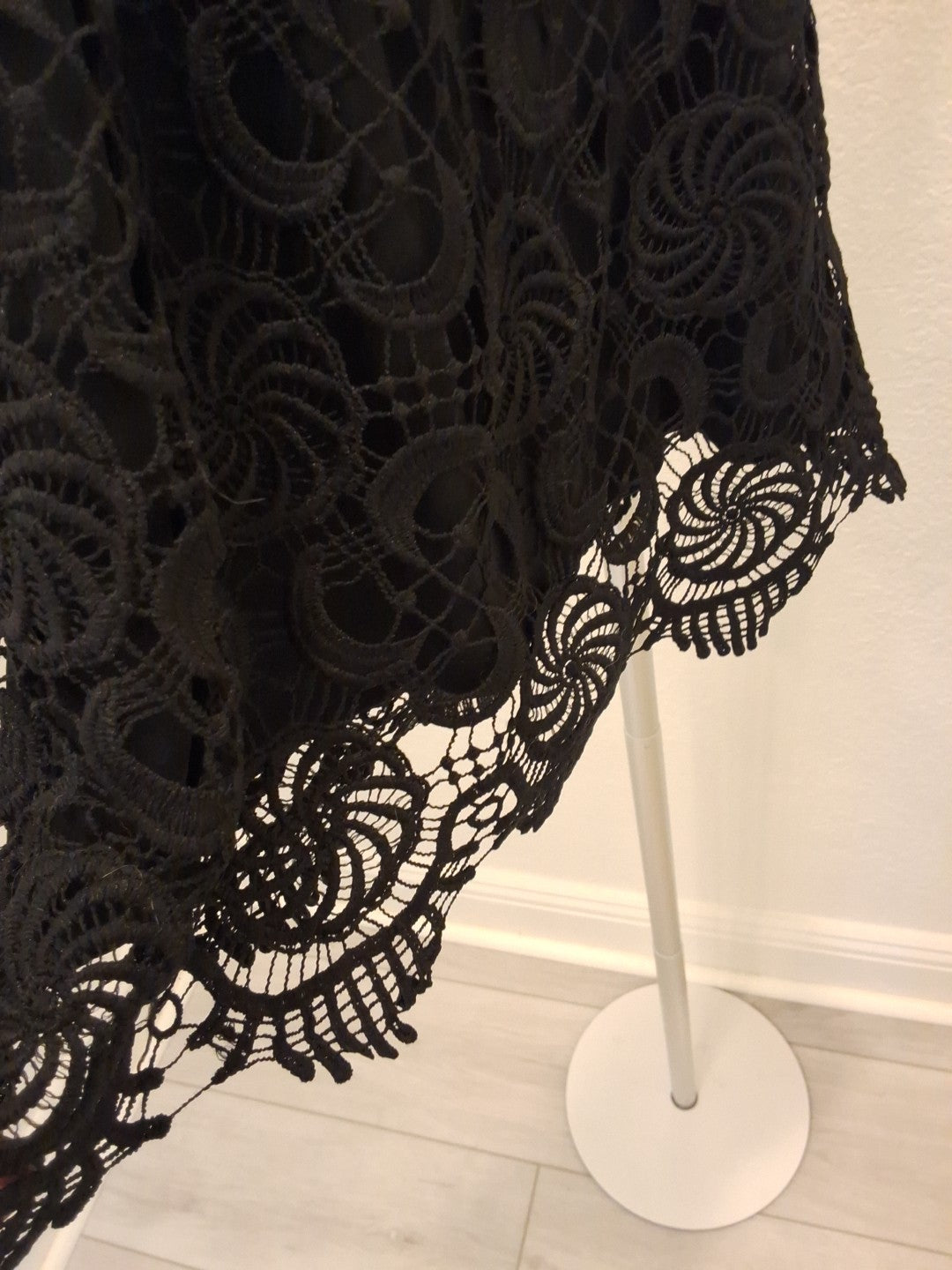 Ultra Pink Black Lace Halter Lined Size M Womens Sleeveless Button Back Top