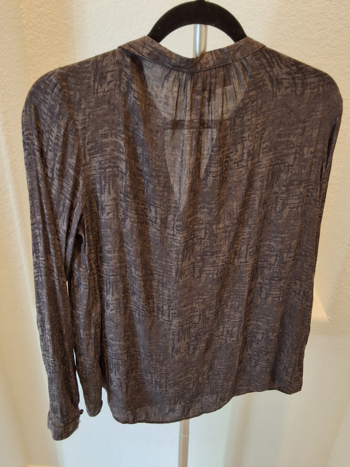 Jennifer Lopez Size M Womens Long Sleeve Tunic Light Weight Black & Gray Top