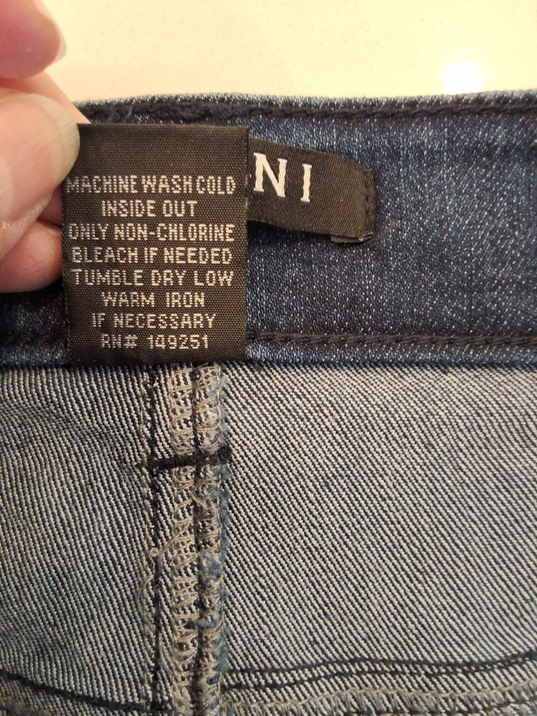 Baccini Capri Embroidered Cuff Cropped Jeans Womens 10 Medium Dark Wash
