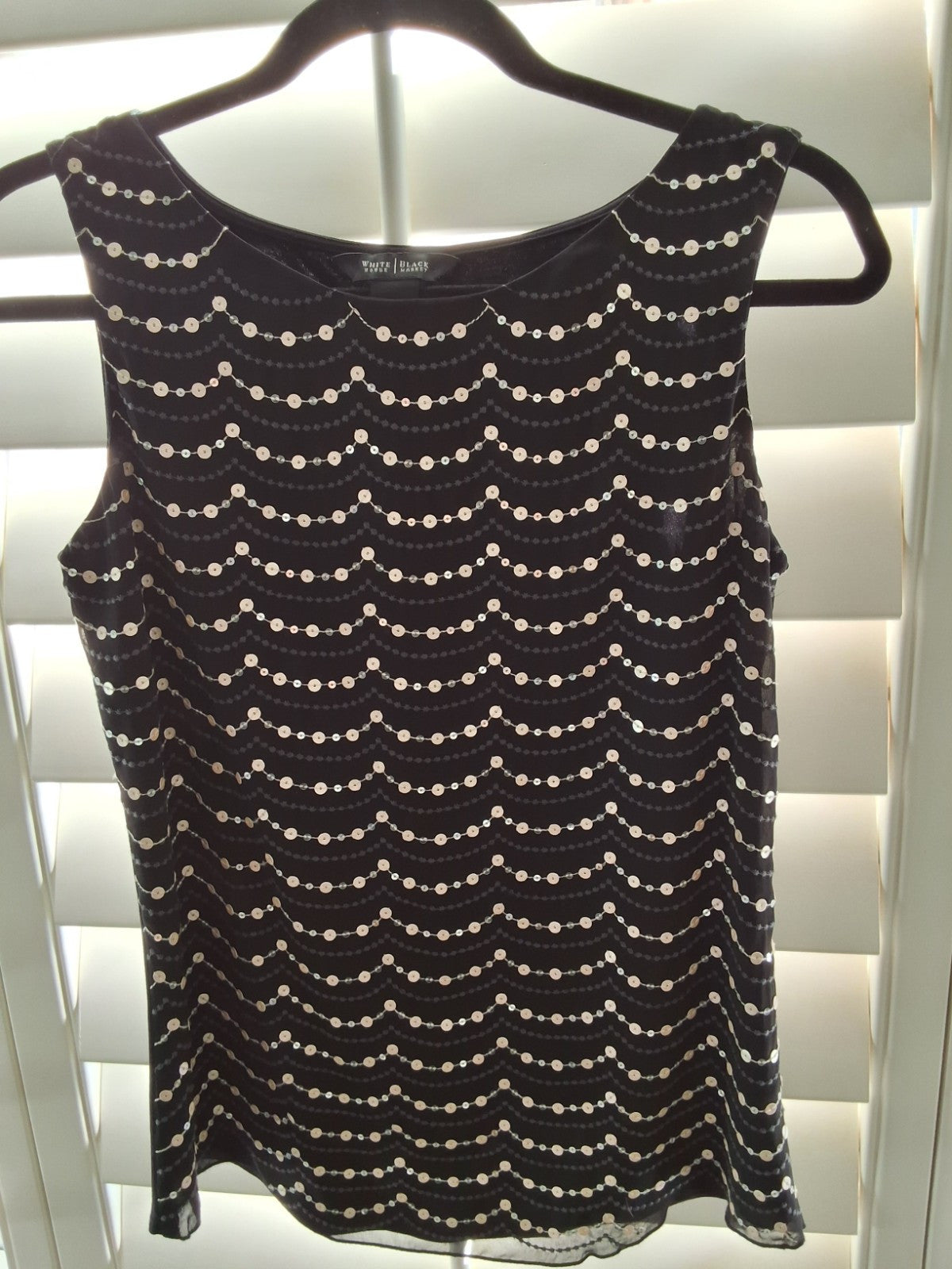 White House Black Market WHBM Embroidered Sequin Scalloped Tank Blouse Size XS