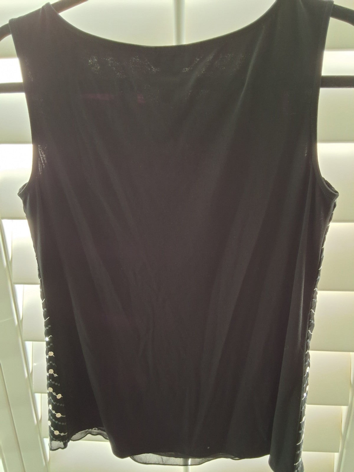 White House Black Market WHBM Embroidered Sequin Scalloped Tank Blouse Size XS