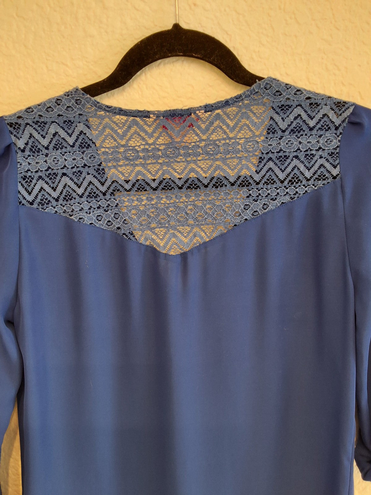 Candie's Blue Short Sleeve Roll Tabs with Pockets Back Lace V-Neck Small