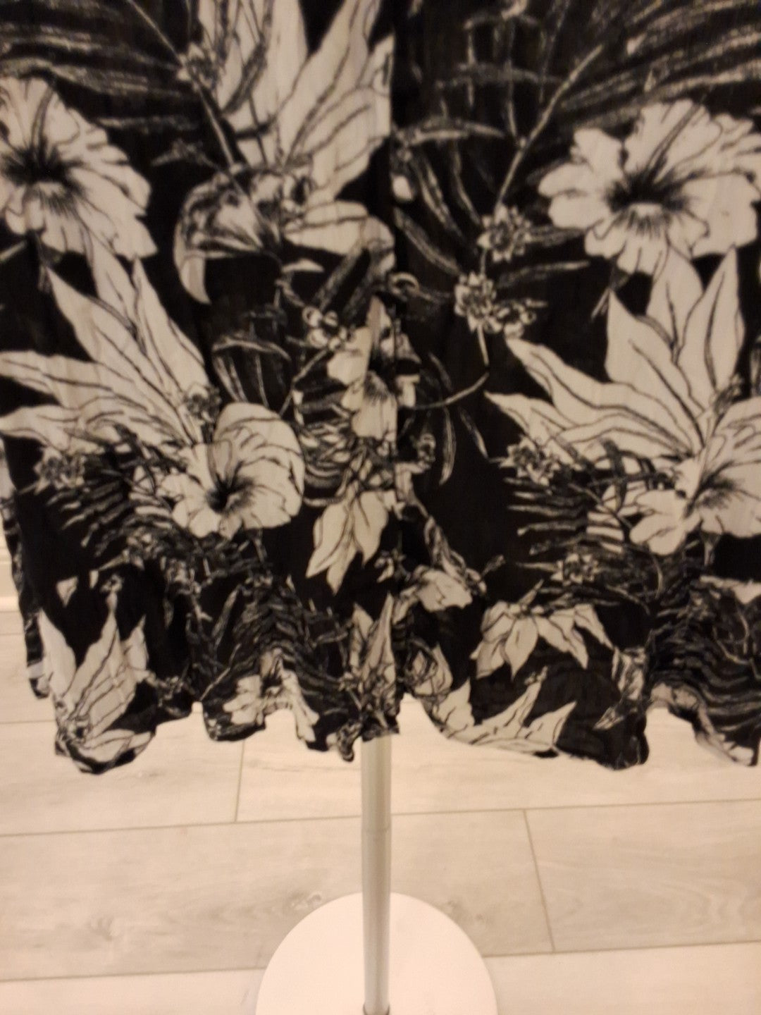 Roxy Size S Womens Mini Dress Black And White Hawaiian Flowers Button Up Dress