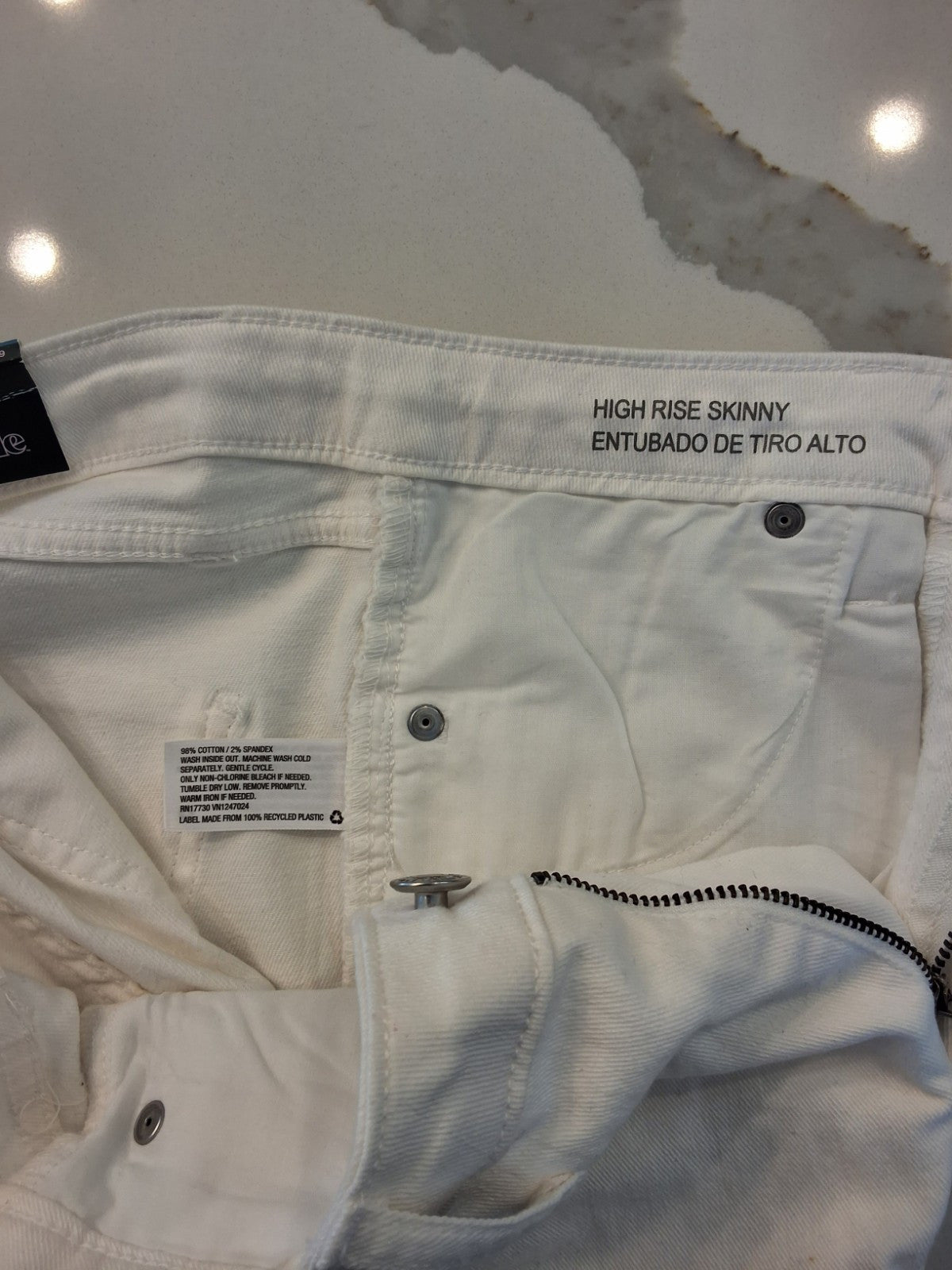 Wild Fable Size 6 Womens High Rise Skinny Distressed at Knee White Jeans NEW