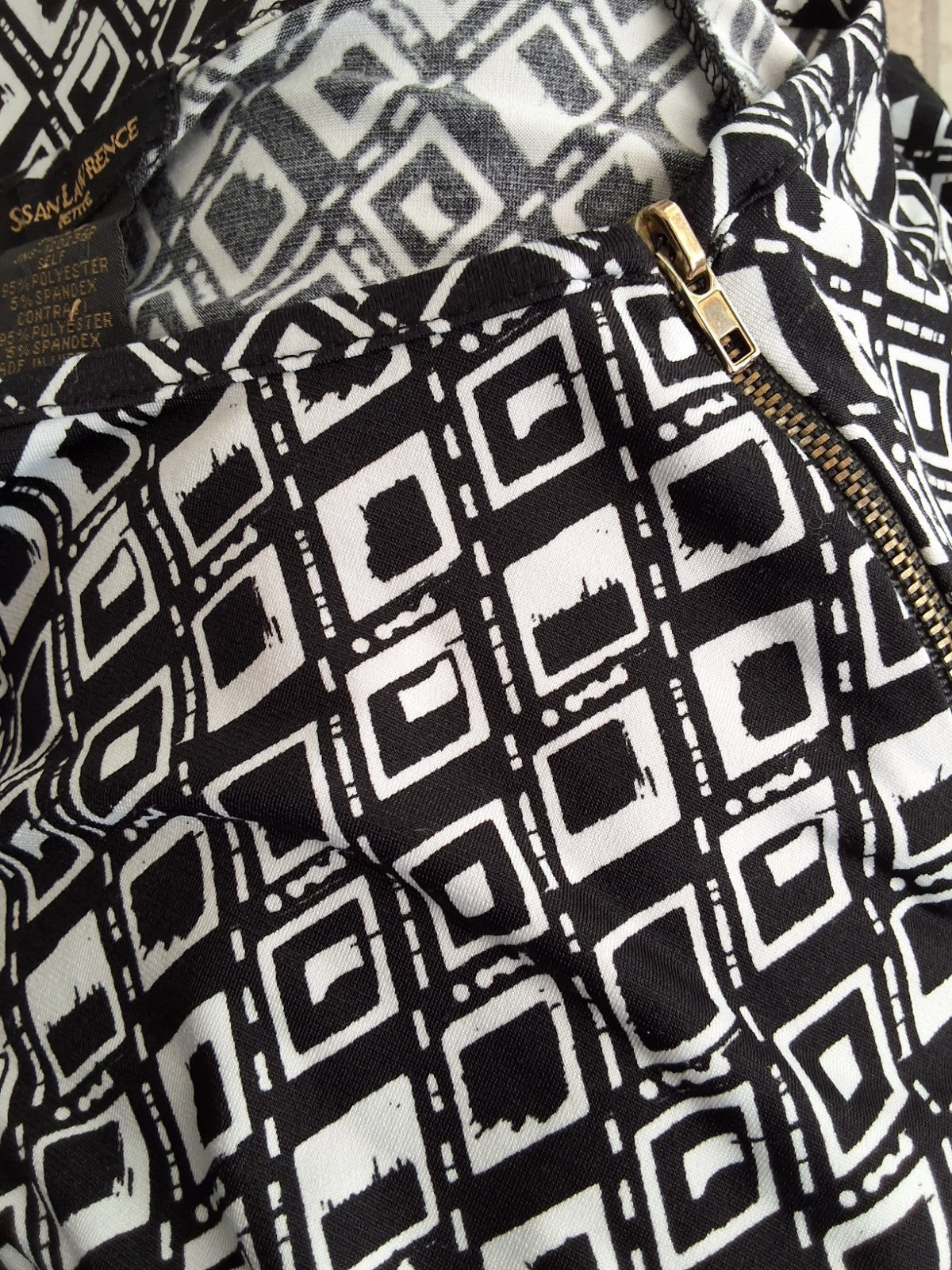 Susan Lawrence Size LP Black And White with Zipper on Shoulder Accents Blouse