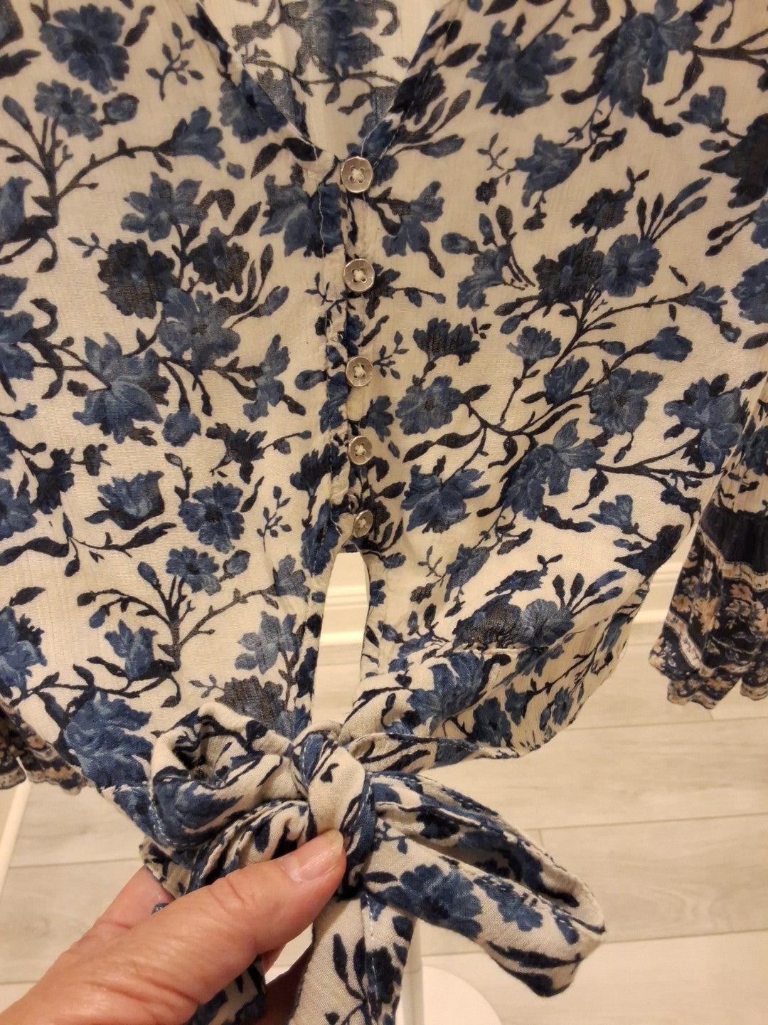 American Eagle Outfitters Large Crop Top Blue & White Ditsy Floral Tie Front Top