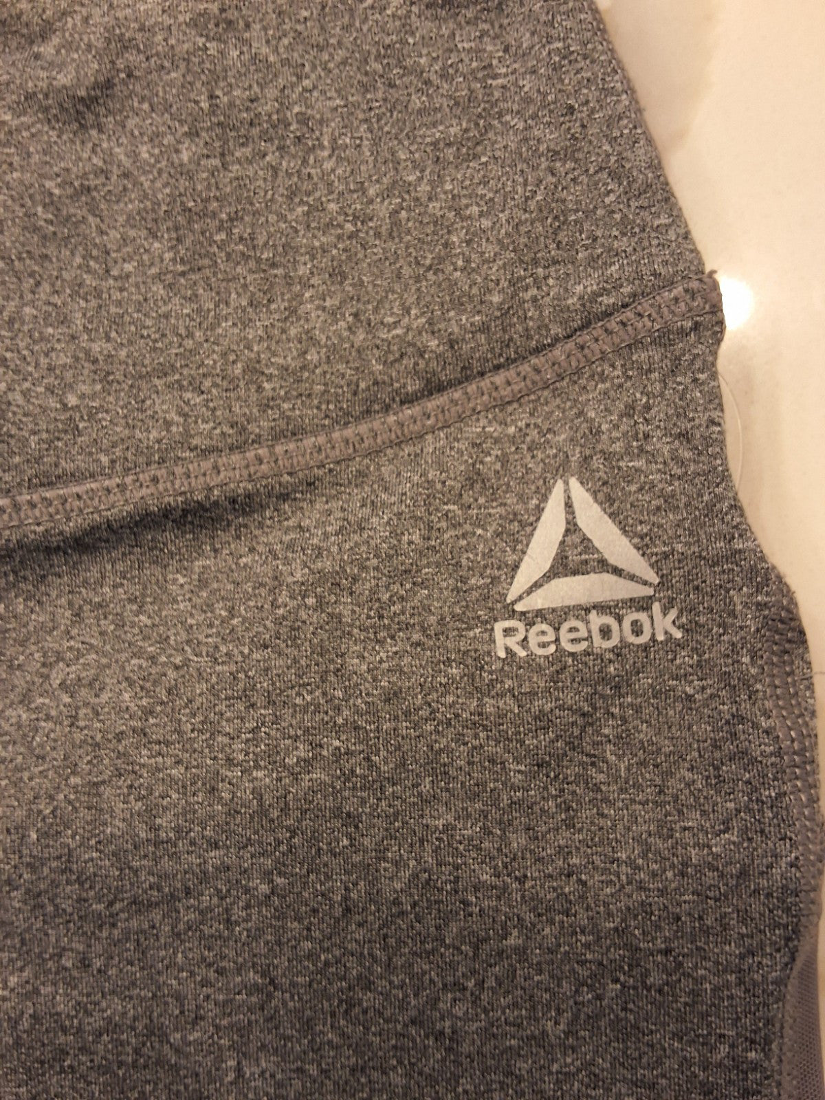 Reebok Athletic Mid Rise Capri Size M Gray w/Dark Gray Mesh Panels Leggings