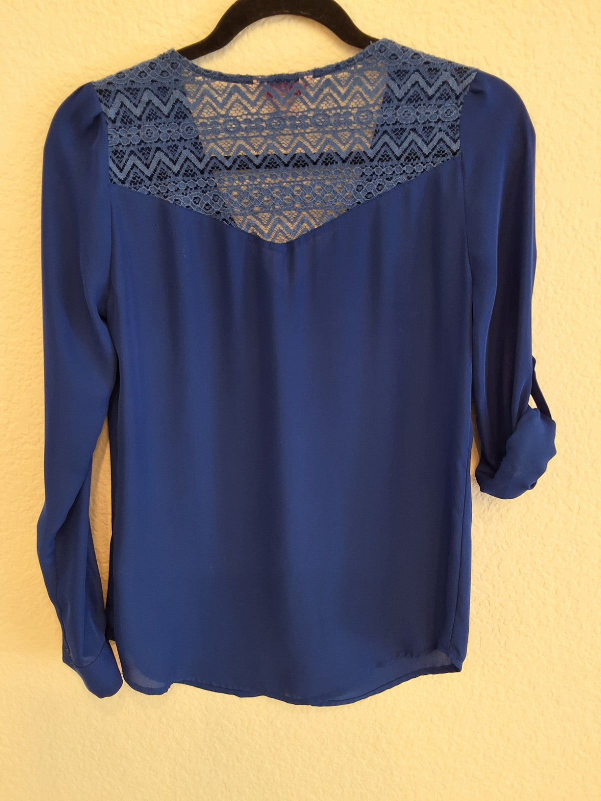 Candie's Blue Short Sleeve Roll Tabs with Pockets Back Lace V-Neck Small