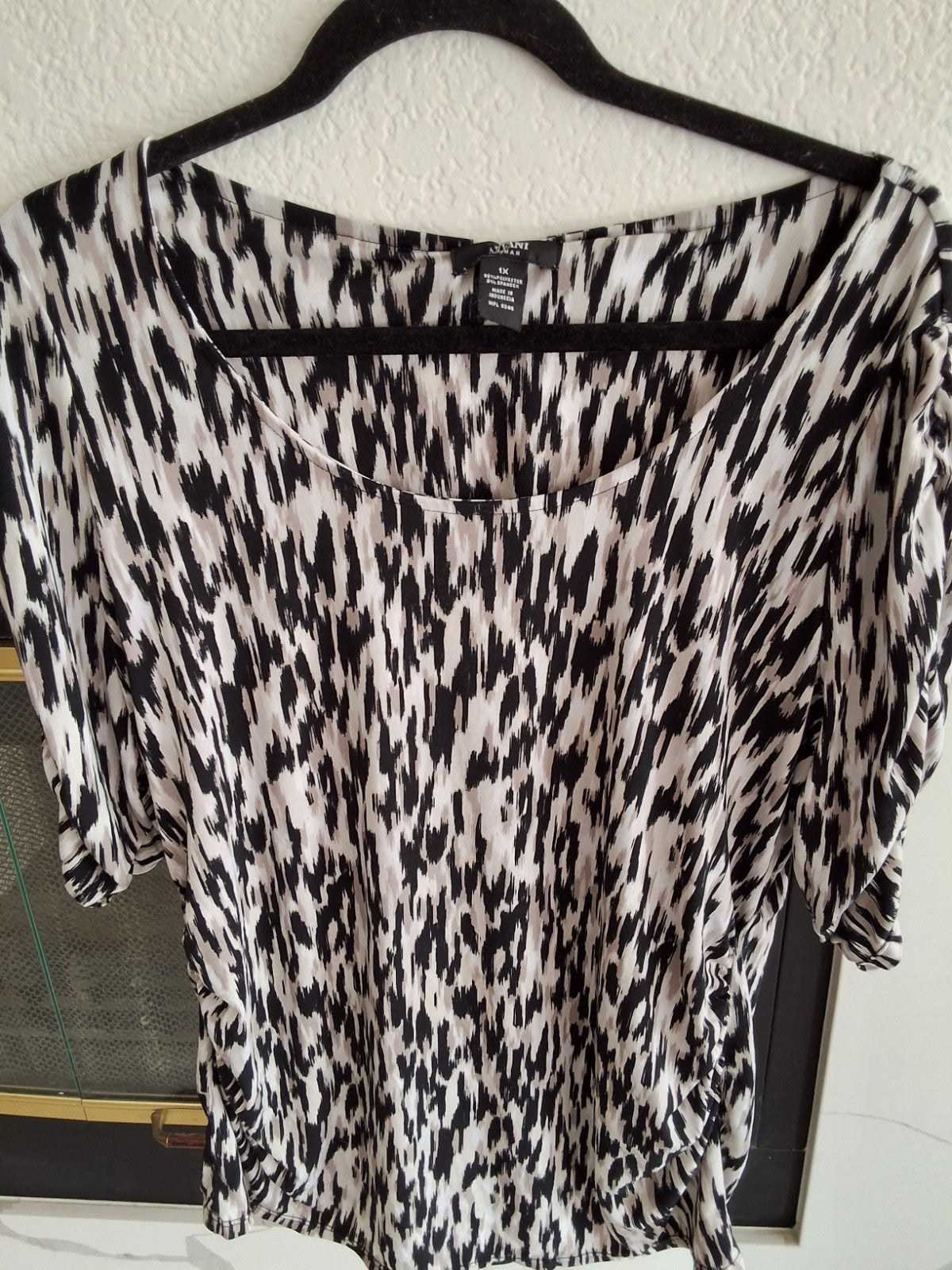 Alfani Animal Print Geometric Silky Top Blouse Black White Scoop Neck 1X Womens