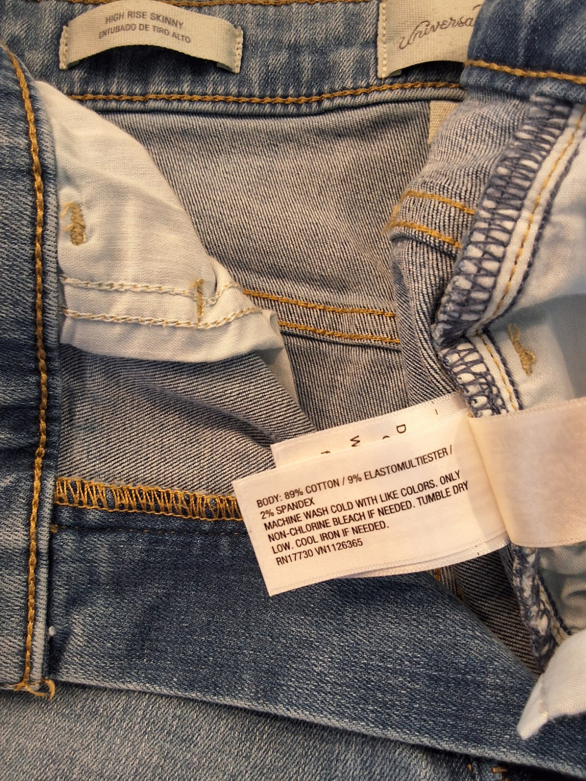 Universal Thread Size 6 / 28R Women's High Rise Skinny Medium Wash Blue Jeans