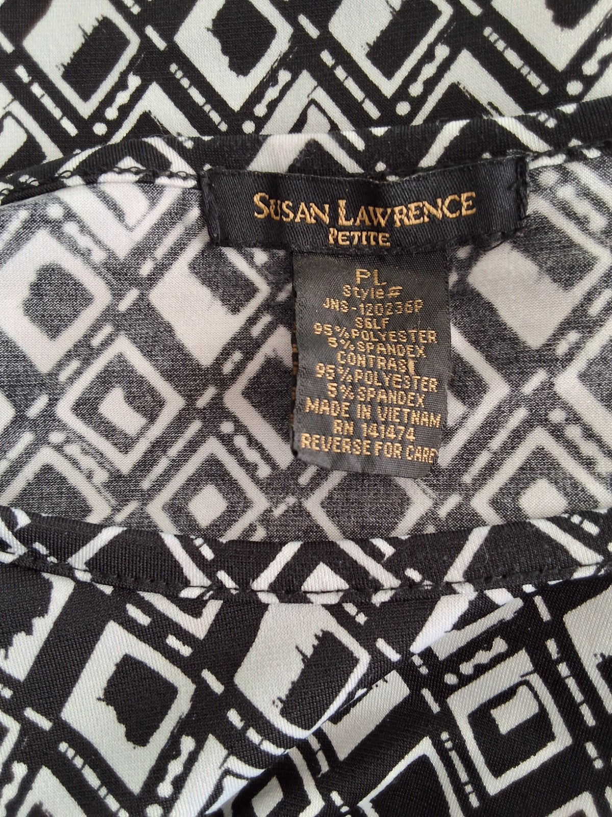 Susan Lawrence Size LP Black And White with Zipper on Shoulder Accents Blouse