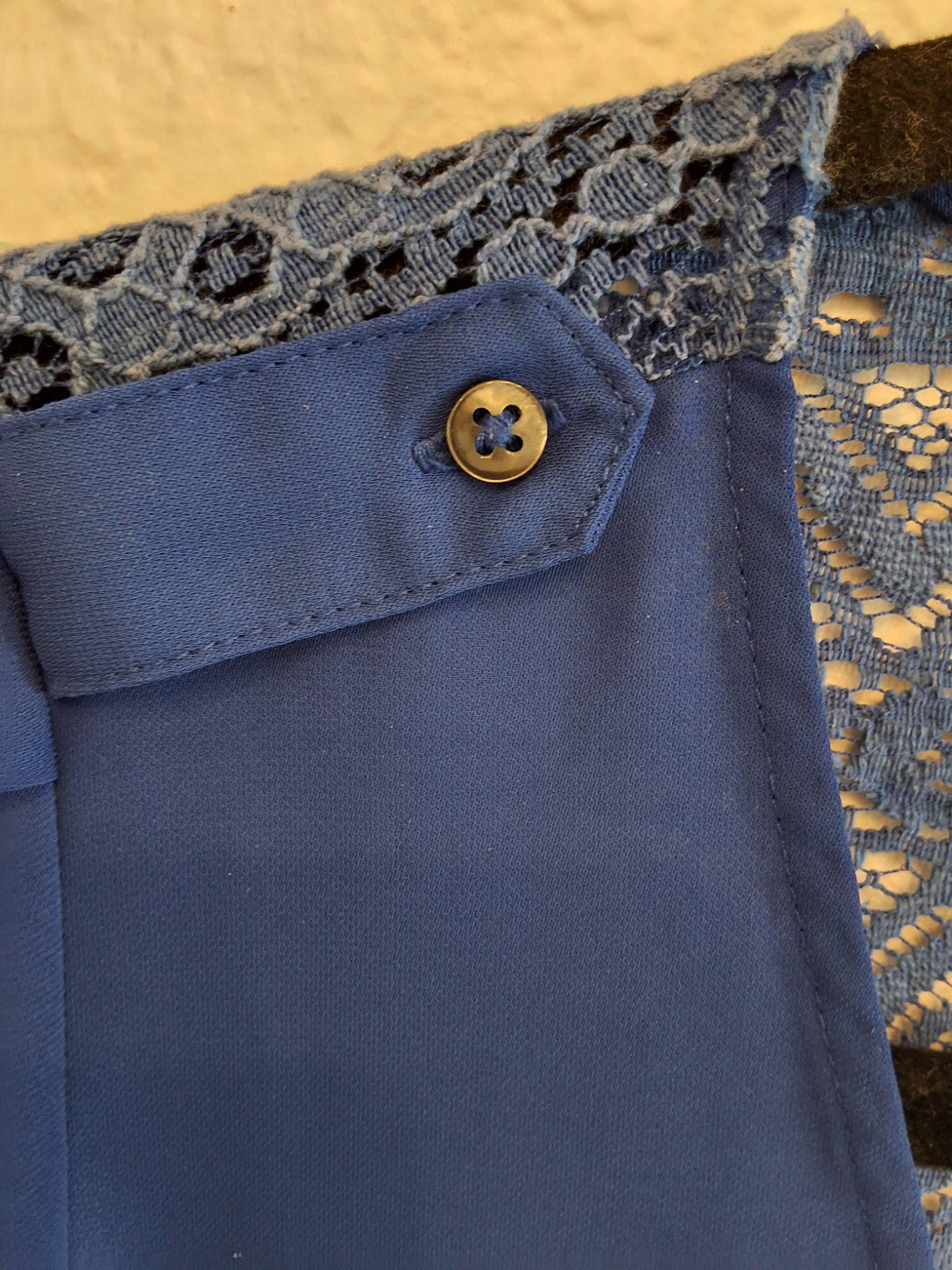 Candie's Blue Short Sleeve Roll Tabs with Pockets Back Lace V-Neck Small
