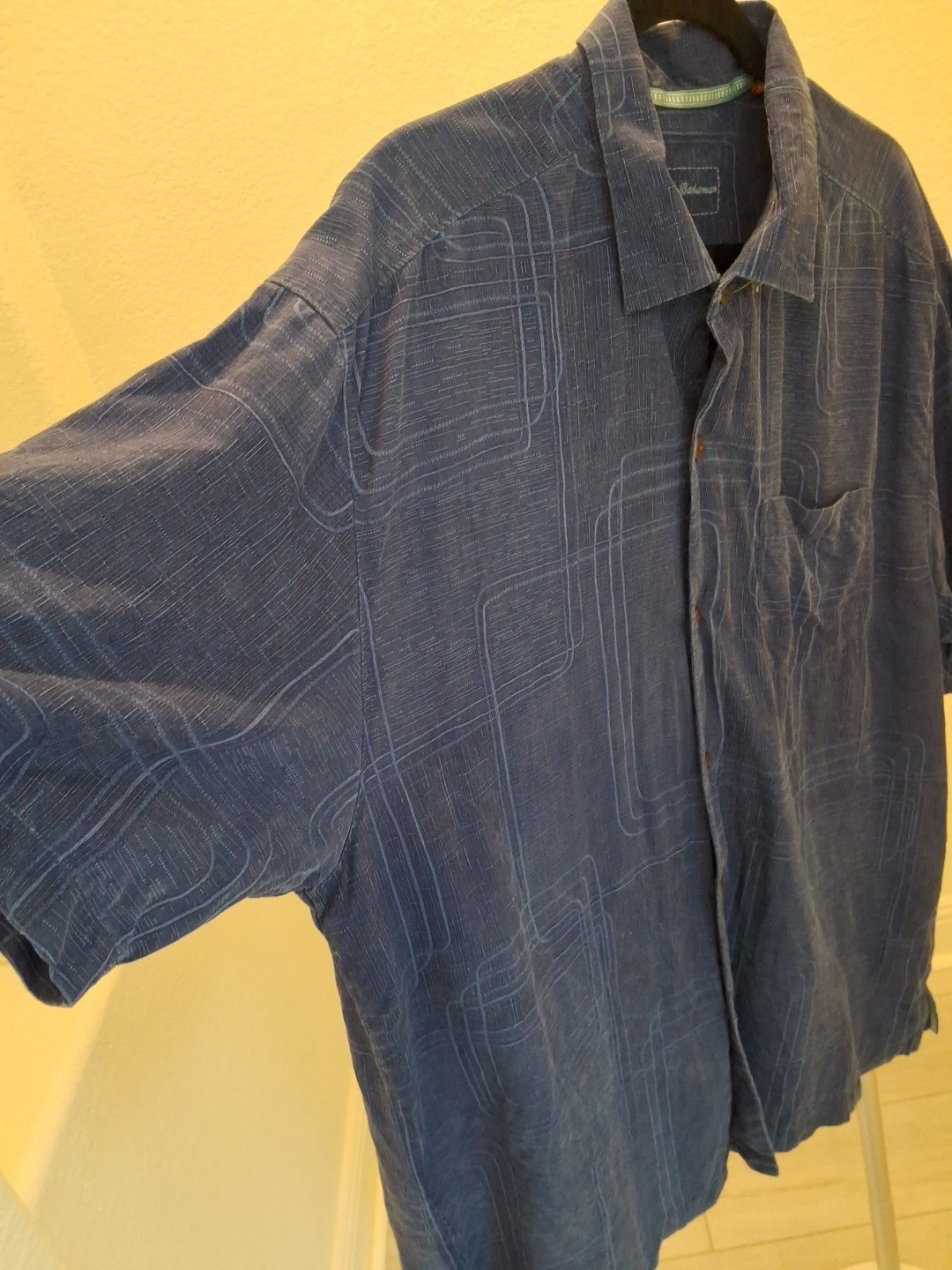Tommy Bahama 100% Silk Size XL Mens Blue Hawaiian Geometric Shirt