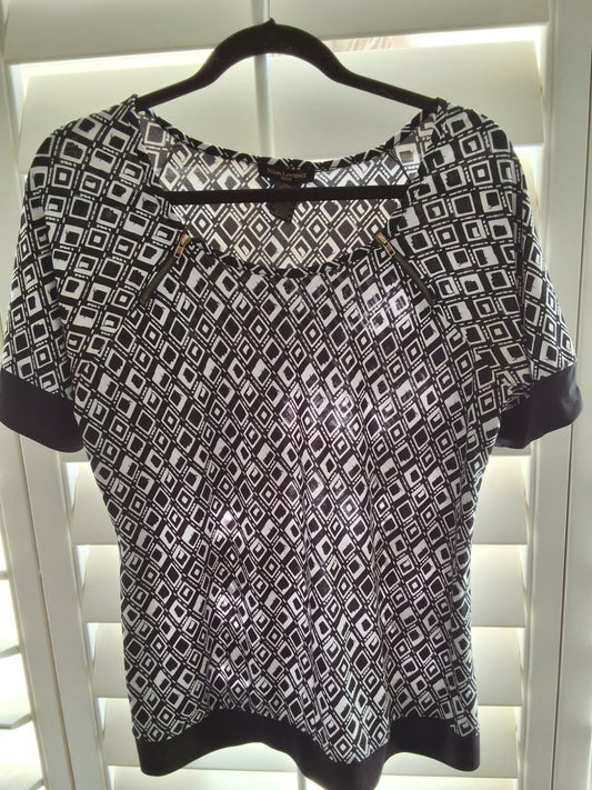 Susan Lawrence Size LP Black And White with Zipper on Shoulder Accents Blouse