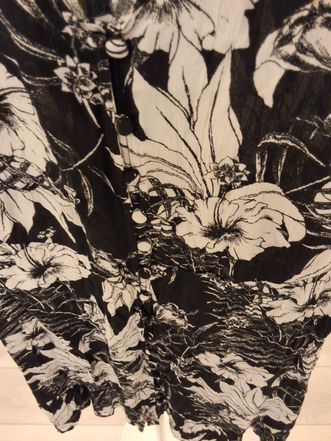Roxy Size S Womens Mini Dress Black And White Hawaiian Flowers Button Up Dress