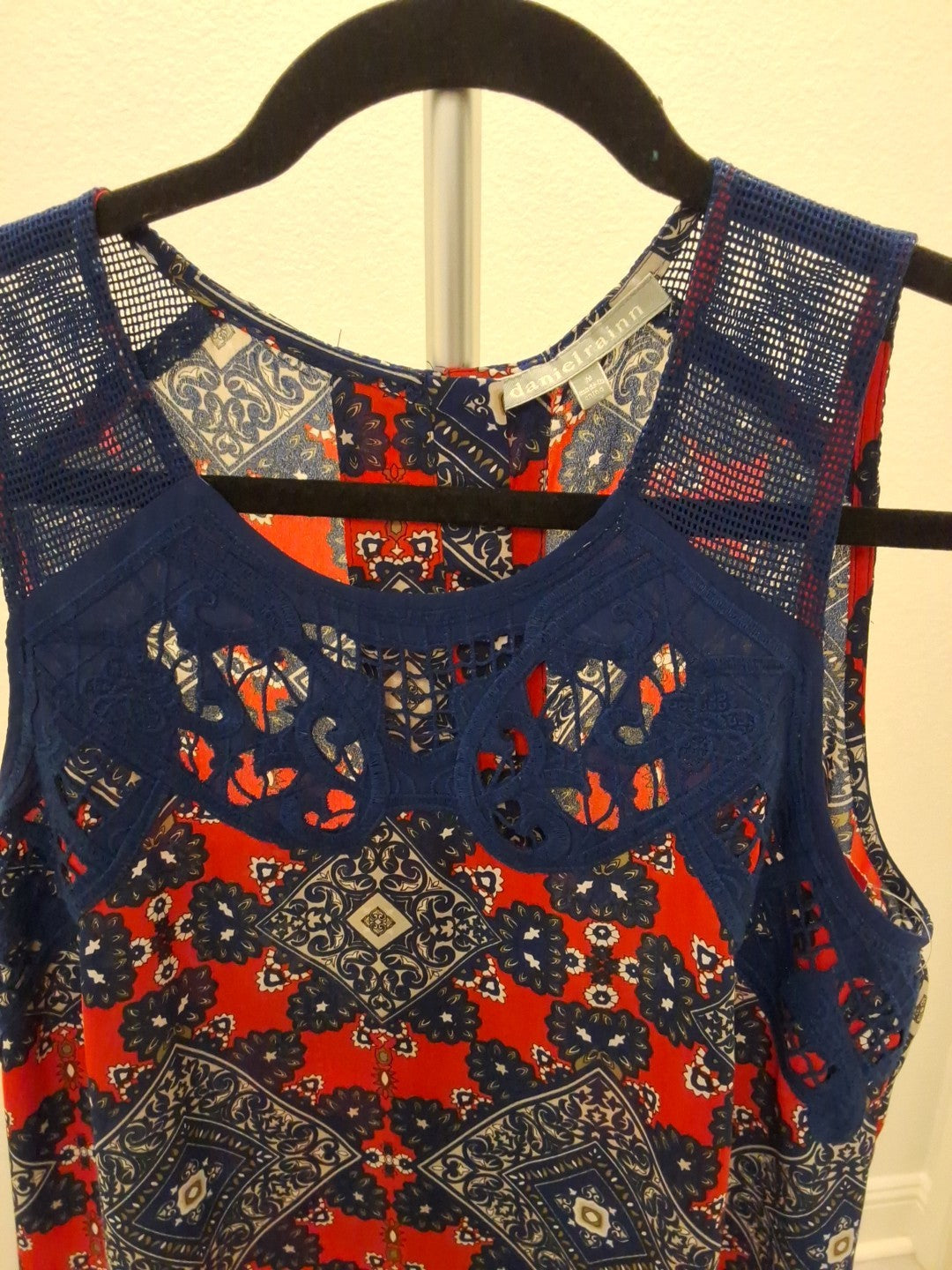 Daniel Rainn Blouse Womens Medium Black Red Floral Mesh Panel Sleeveless Top
