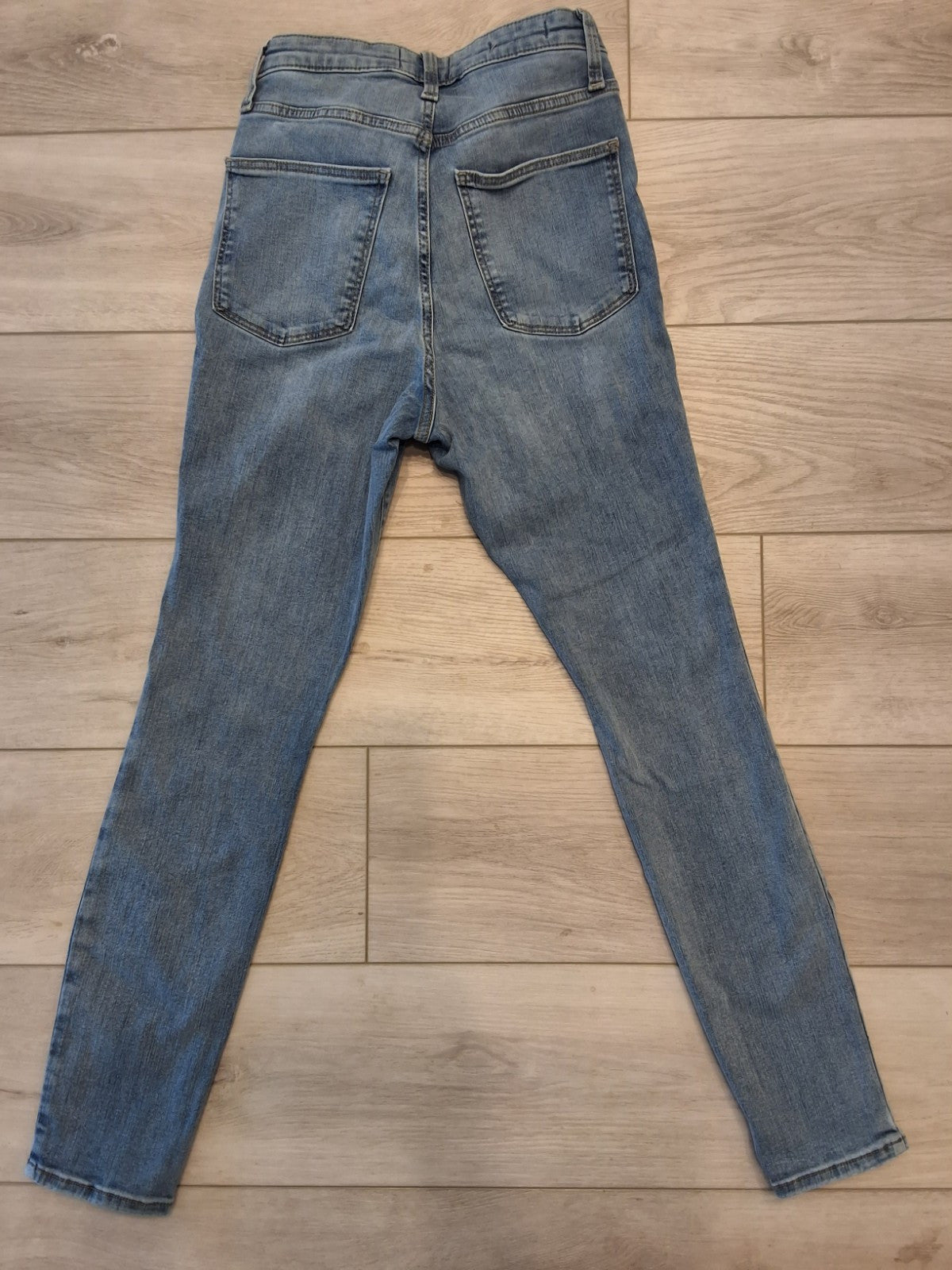 Universal Thread Size 6 / 28R Women's High Rise Skinny Medium Wash Blue Jeans