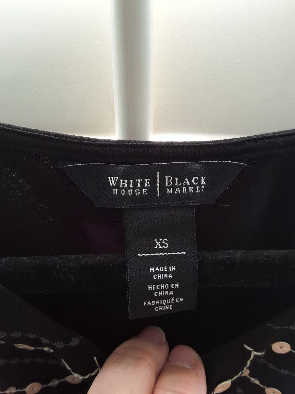 White House Black Market WHBM Embroidered Sequin Scalloped Tank Blouse Size XS