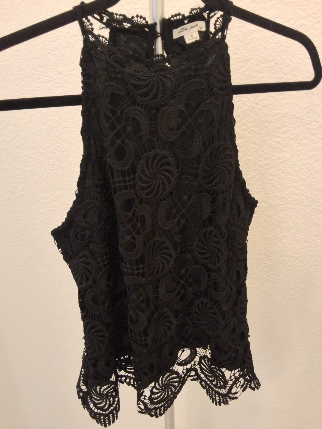 Ultra Pink Black Lace Halter Lined Size M Womens Sleeveless Button Back Top