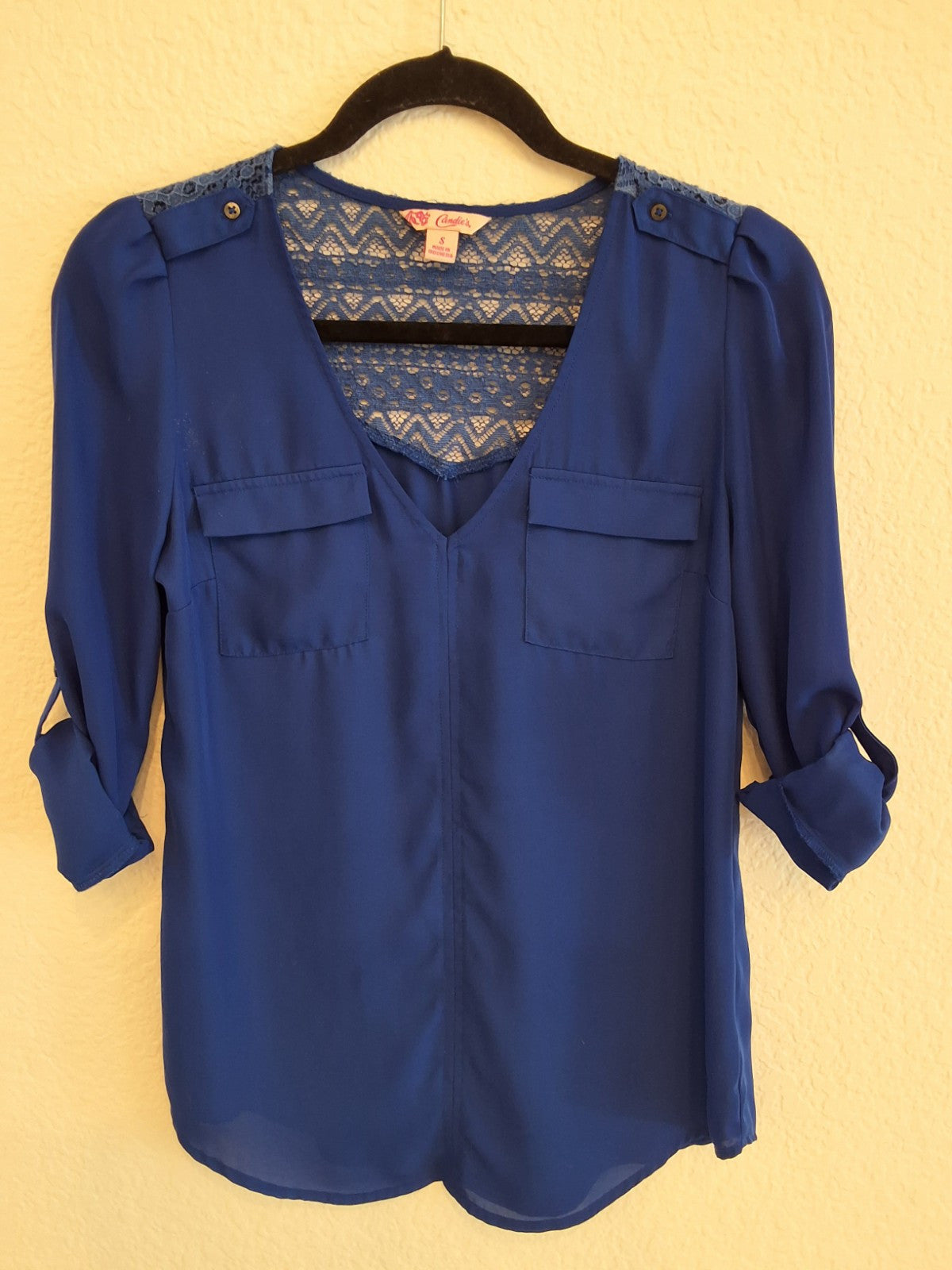 Candie's Blue Short Sleeve Roll Tabs with Pockets Back Lace V-Neck Small