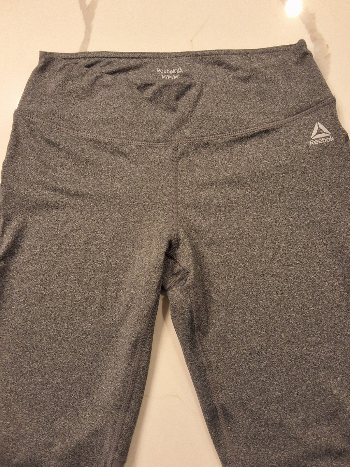 Reebok Athletic Mid Rise Capri Size M Gray w/Dark Gray Mesh Panels Leggins