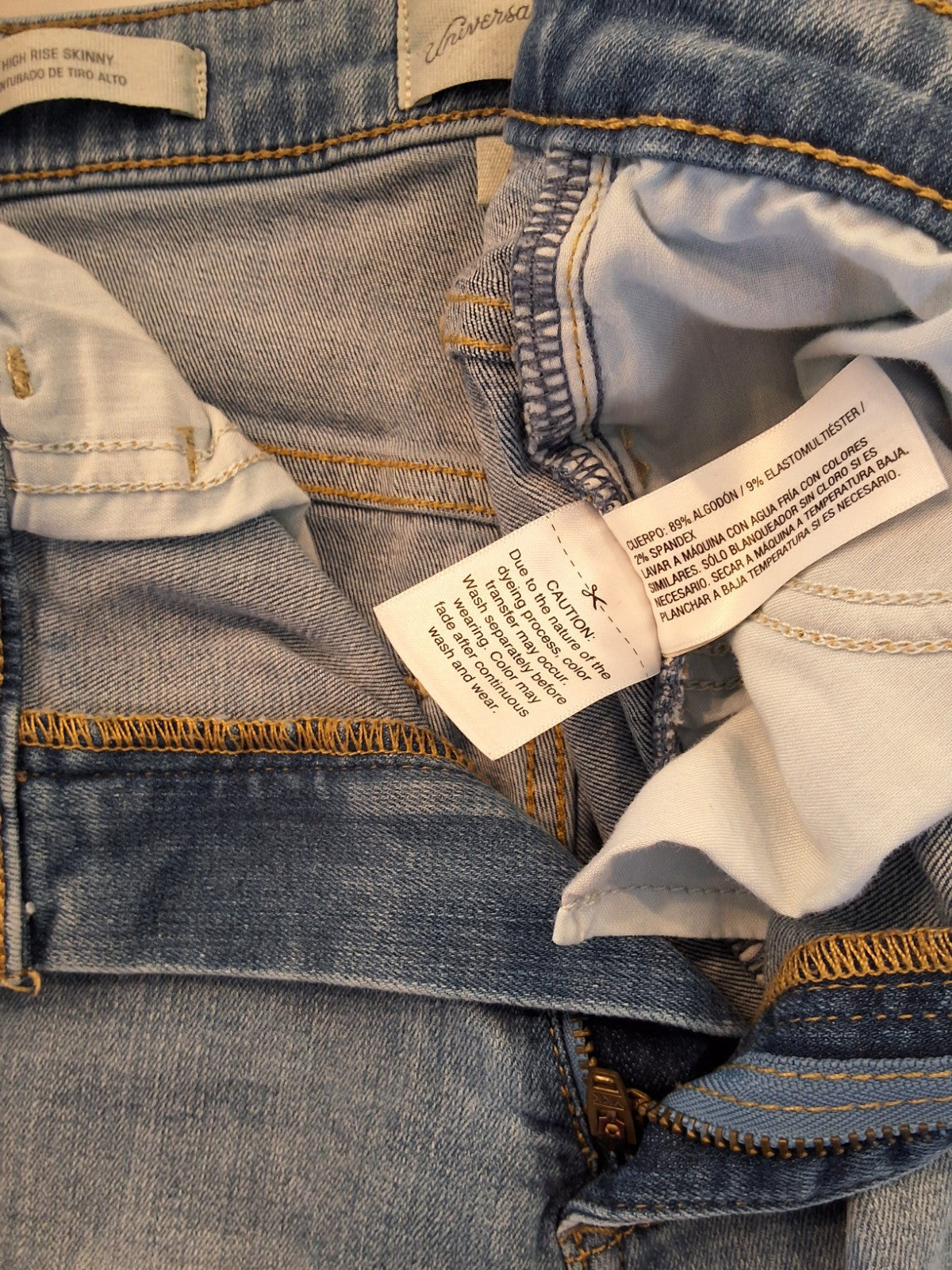 Universal Thread Size 6 / 28R Women's High Rise Skinny Medium Wash Blue Jeans