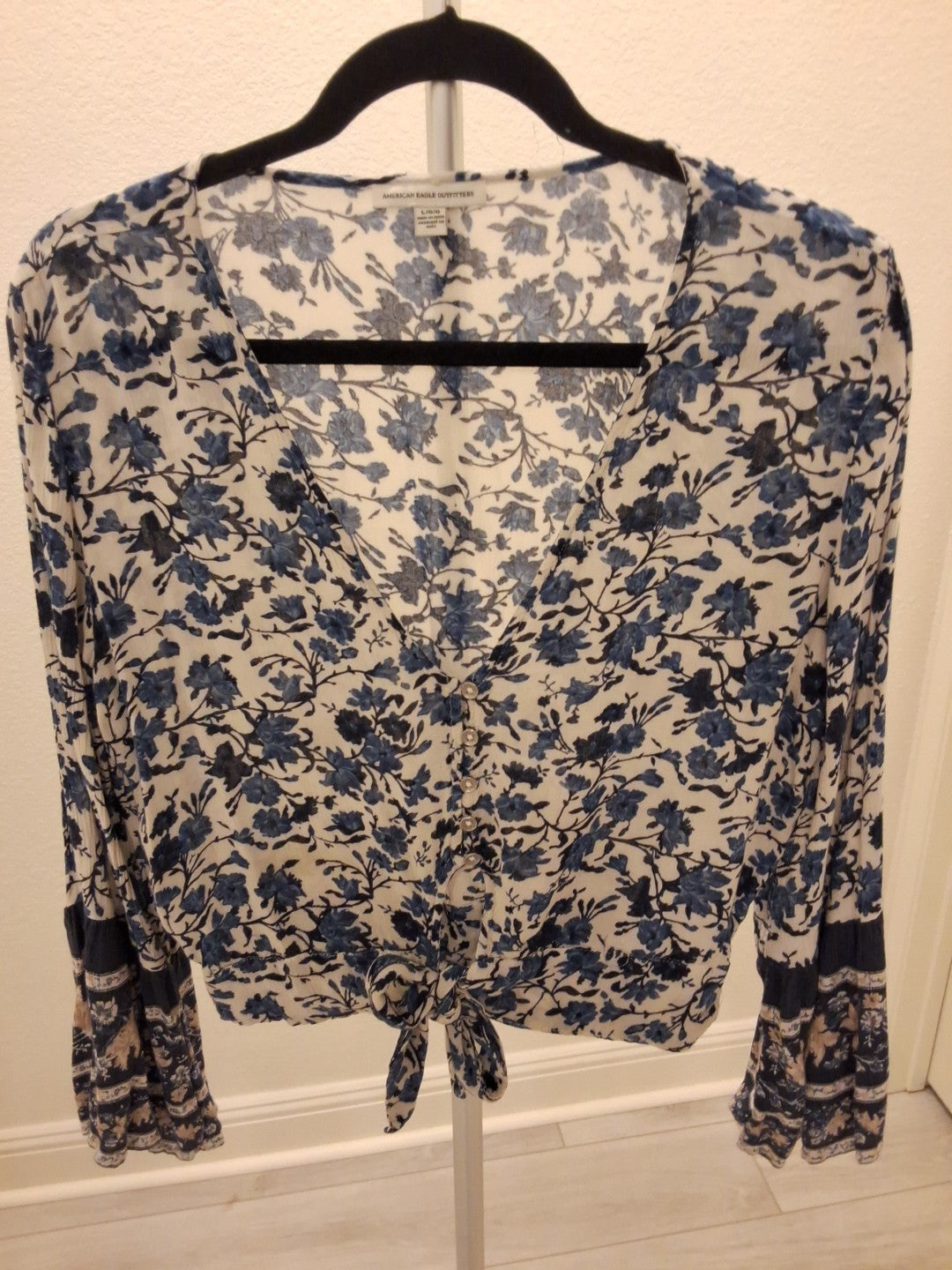 American Eagle Outfitters Large Crop Top Blue & White Ditsy Floral Tie Front Top