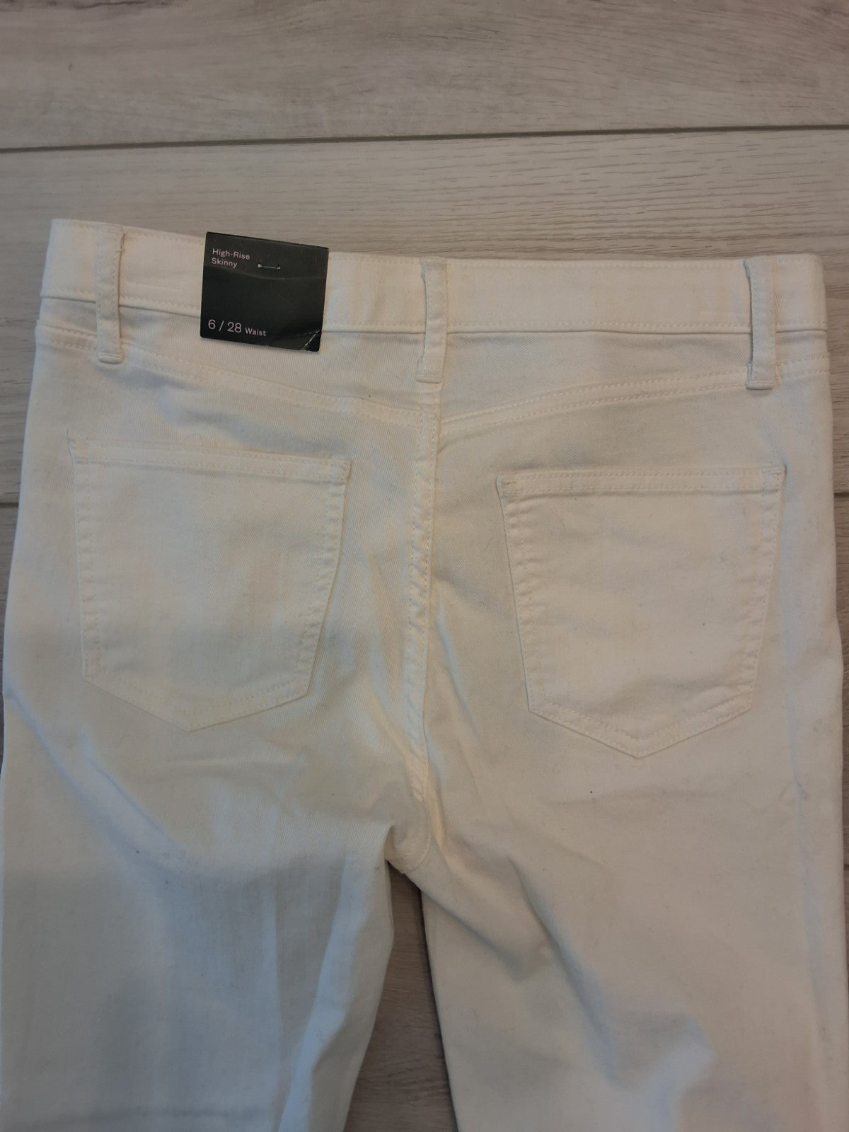 Wild Fable Size 6 Womens High Rise Skinny Distressed at Knee White Jeans NEW
