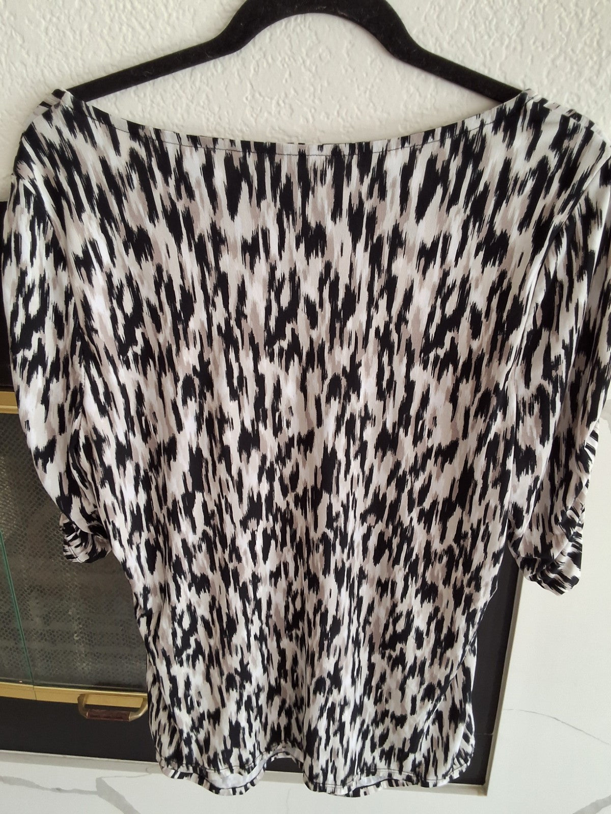Alfani Animal Print Geometric Silky Top Blouse Black White Scoop Neck 1X Womens