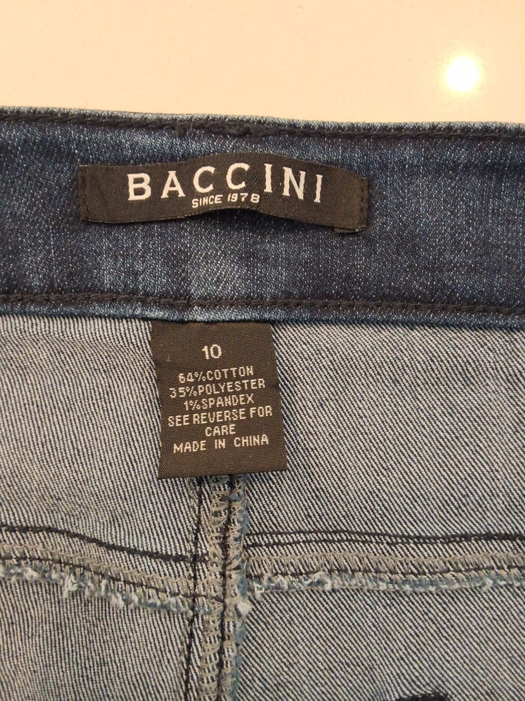 Baccini Capri Embroidered Cuff Cropped Jeans Womens 10 Medium Dark Wash