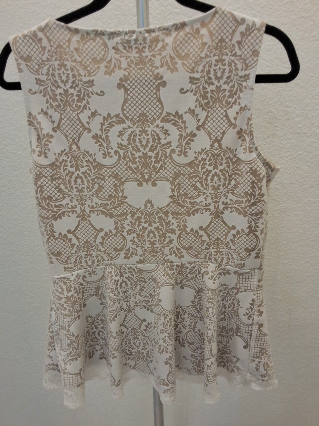APT 9 Size L Nude Lace Tan and White Sleeveless Peplum Womens Top
