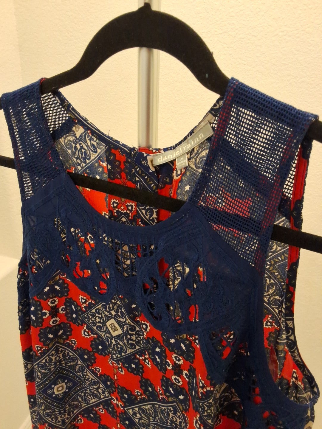 Daniel Rainn Blouse Womens Medium Black Red Floral Mesh Panel Sleeveless Top