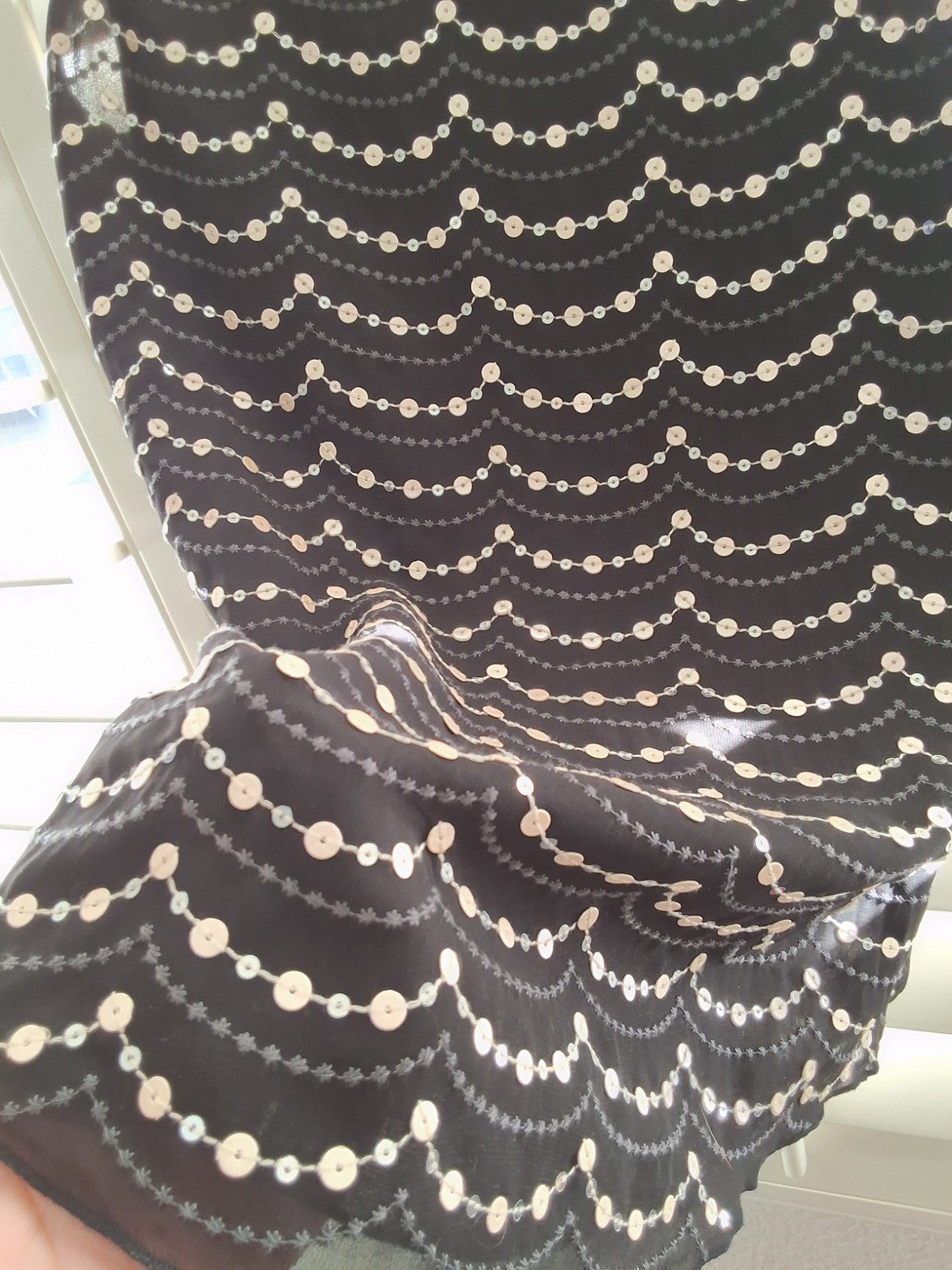 White House Black Market WHBM Embroidered Sequin Scalloped Tank Blouse Size XS